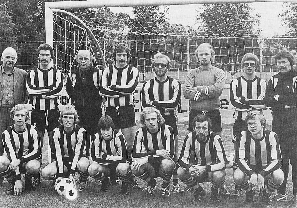 Het eerste zondagelftal van Veendam 1894 in 1977