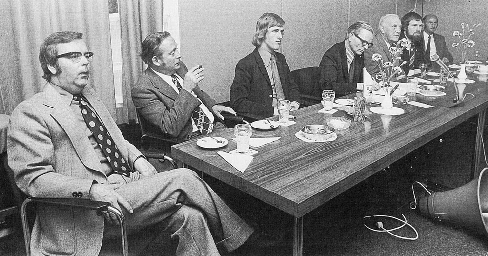 Het bestuur bij receptie in 1974